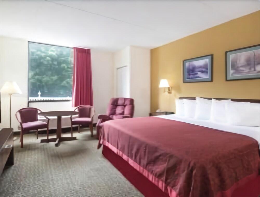Days Inn By Wyndham แชมเบอร์สเบิร์ก ภายนอก รูปภาพ