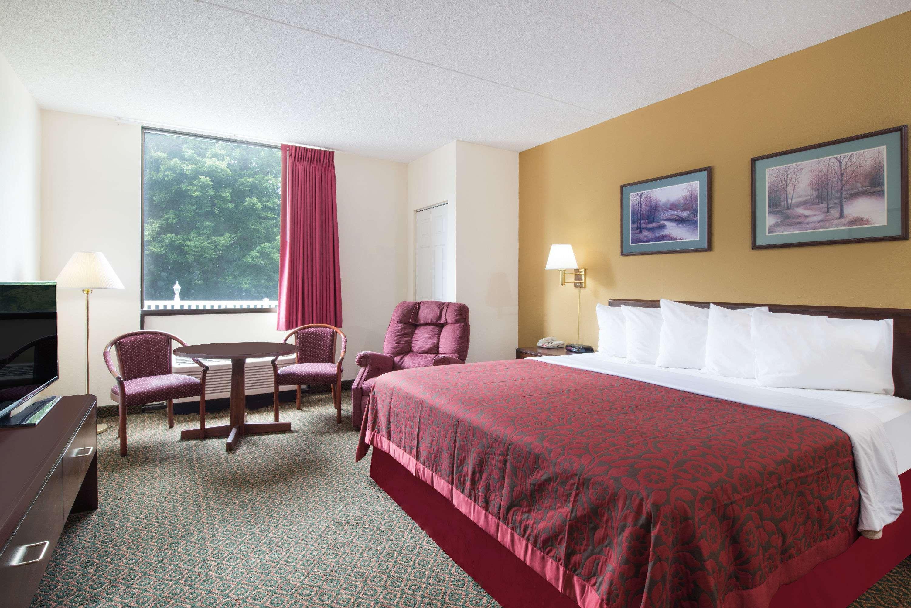 Days Inn By Wyndham แชมเบอร์สเบิร์ก ภายนอก รูปภาพ