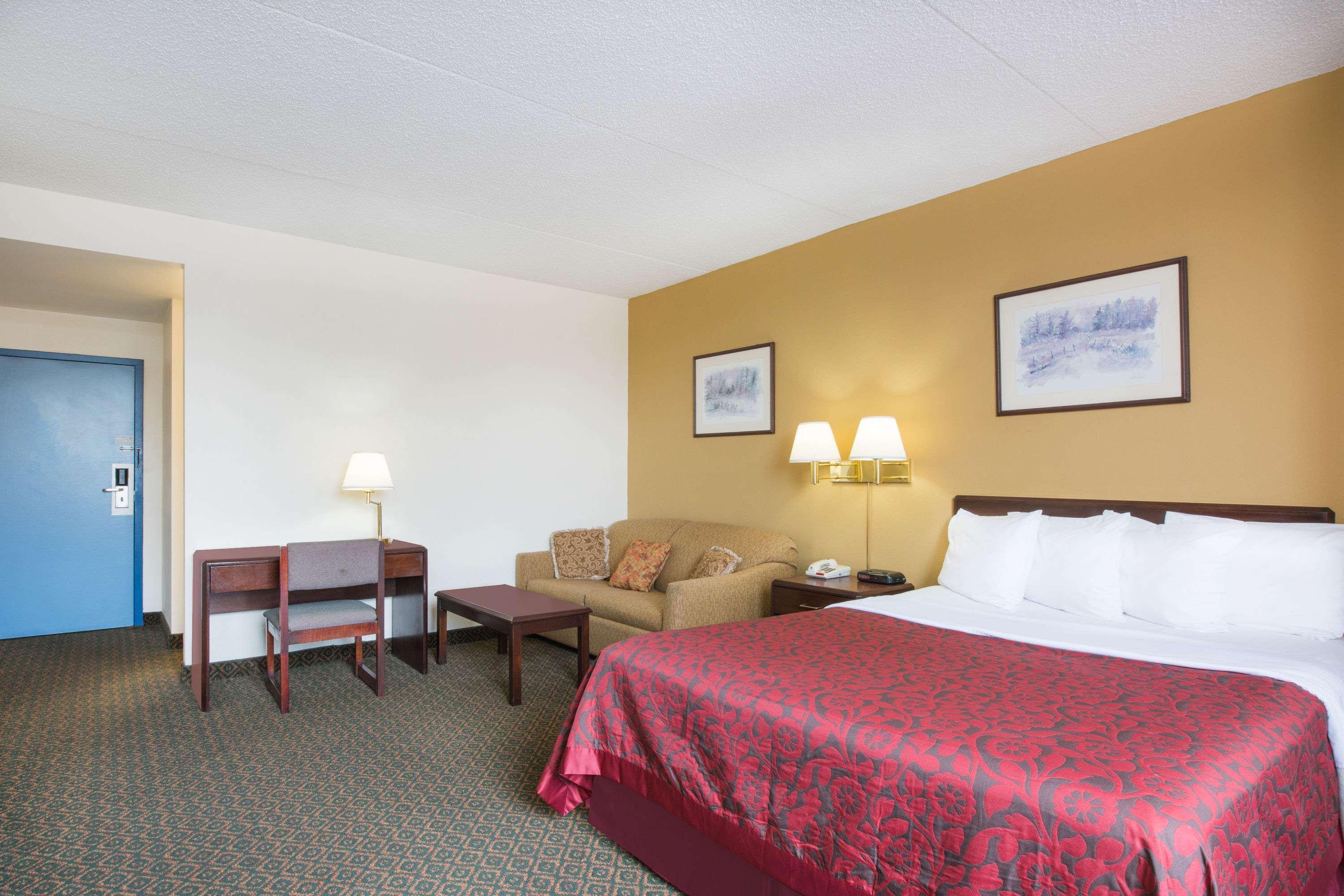 Days Inn By Wyndham แชมเบอร์สเบิร์ก ภายนอก รูปภาพ