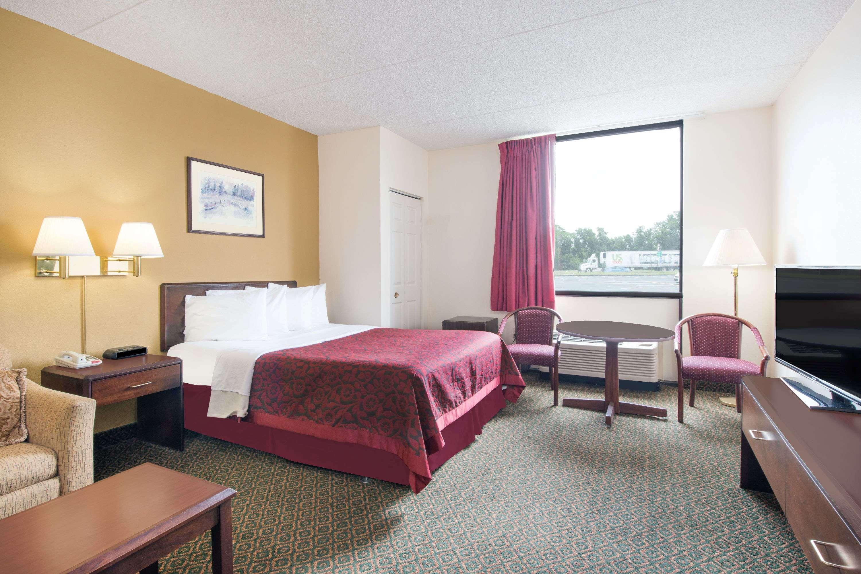 Days Inn By Wyndham แชมเบอร์สเบิร์ก ภายนอก รูปภาพ